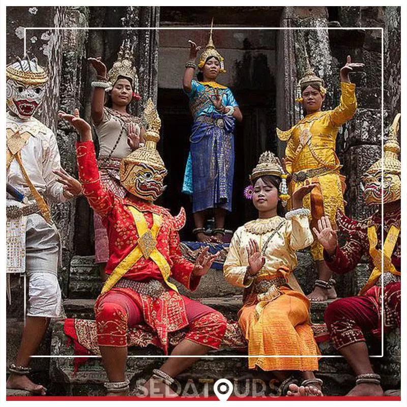 Bailarines Apsara en Angkor, Camboya en familia