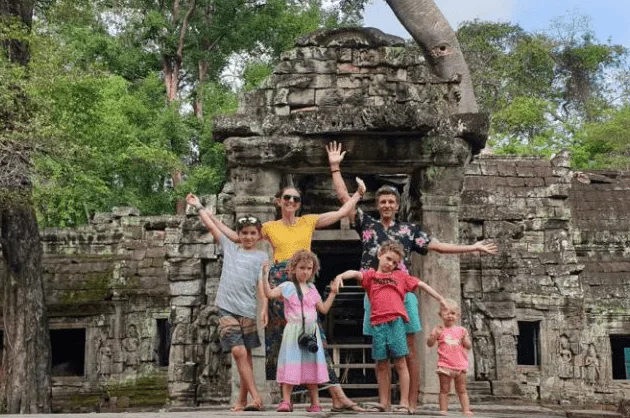 Templos de Angkor con niños, en familia, Camboya